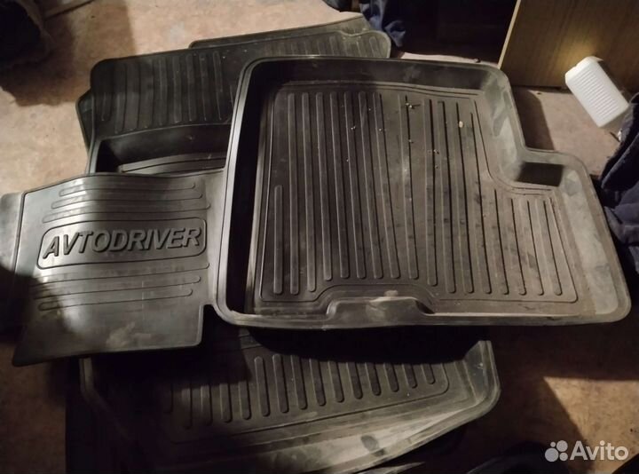 Автомобильные коврики резиновые