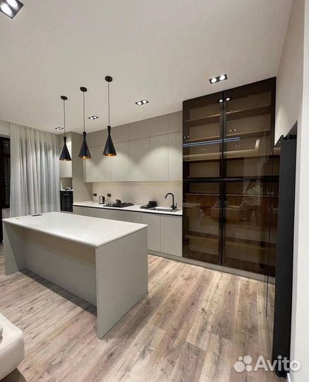 Кухня с островом для студии в рассрочку