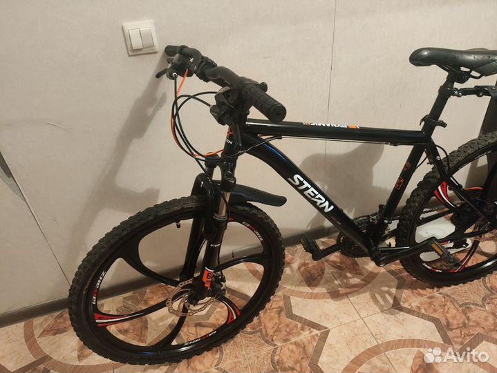 Велосипед Stern 26R на литых дисках