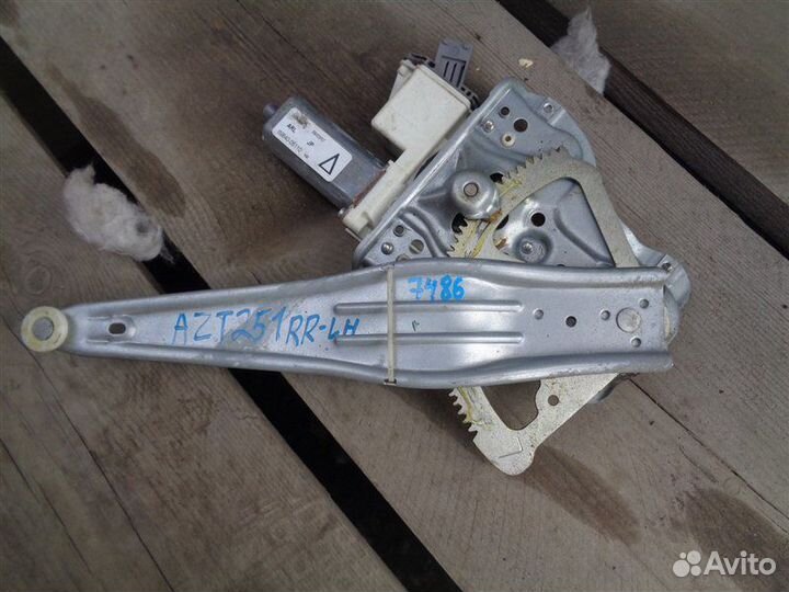 Стеклоподъемник задний левый Toyota Avensis AZT251