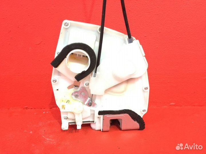 Замок двери задний правый Suzuki Sx4 1 M16A 2009