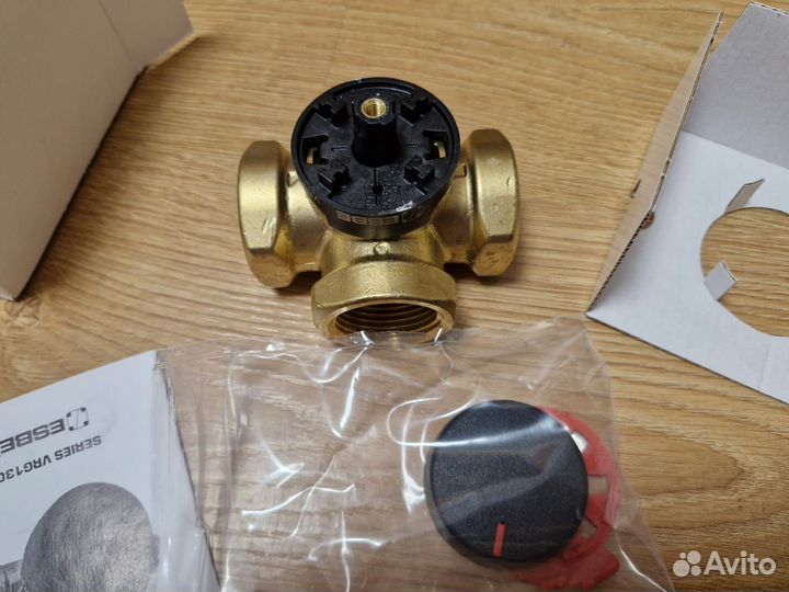 Трехходовой клапан esbe VRG131 25-10