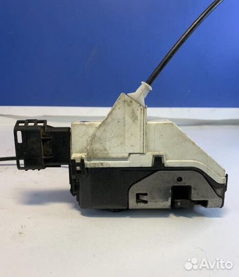 Замок двери передний правый Peugeot 308 2007-2015