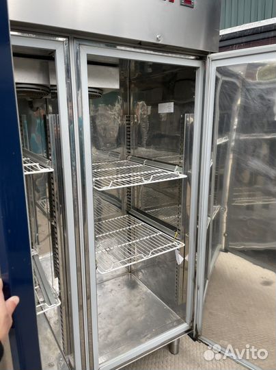 Холодильный шкаф