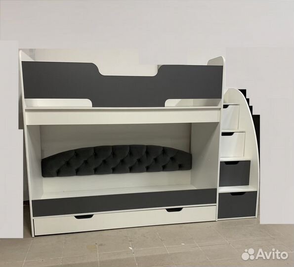 Кровать двухьярусная