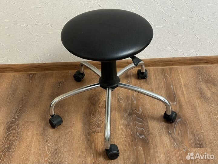 Стул мастера, стул-таблетка, стул косметолога