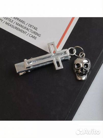 Заколки с черепами новые набор