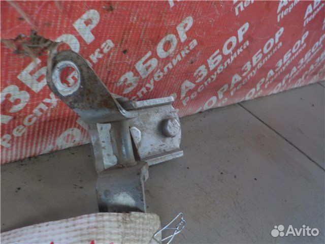 Петля двери нижняя задняя левая Toyota Corolla