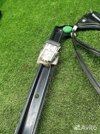 Стеклоподъемник передний правый Volkswagen Polo