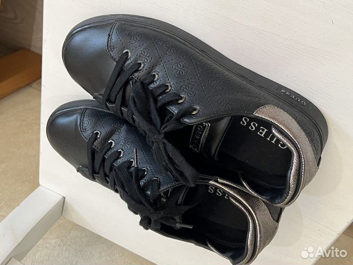 Кроссовки женские Guess