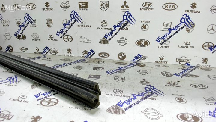 Накладка стекла заднего правого Renault Sandero 20