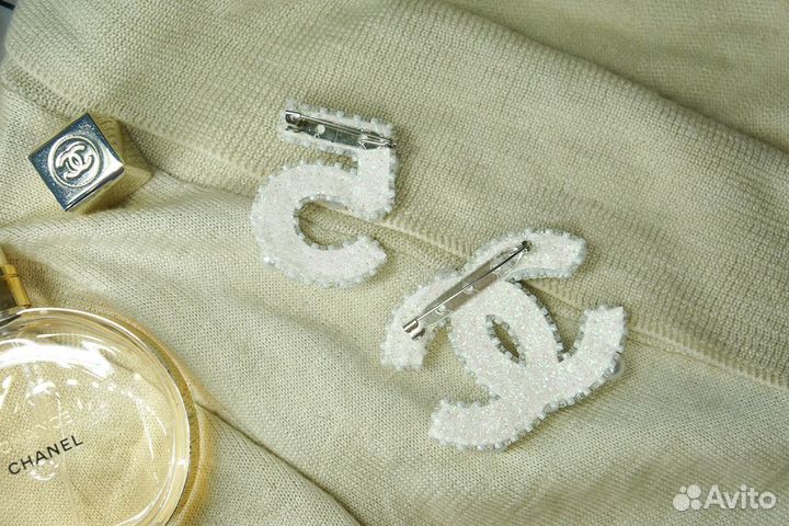 Сет брошей в стиле Chanel