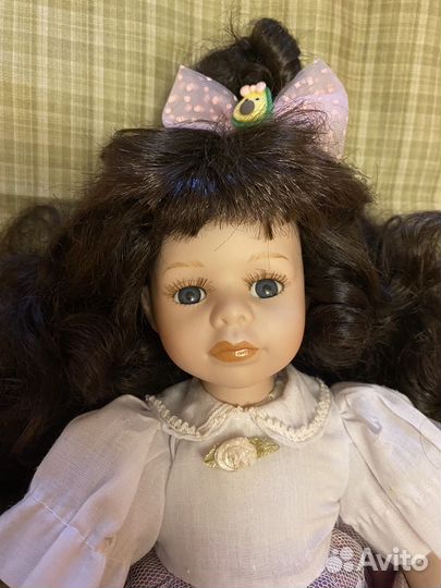 Кукла фарфоровая