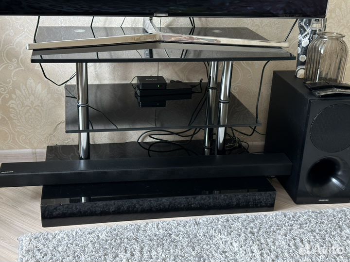 Стеклянная тумба под тв