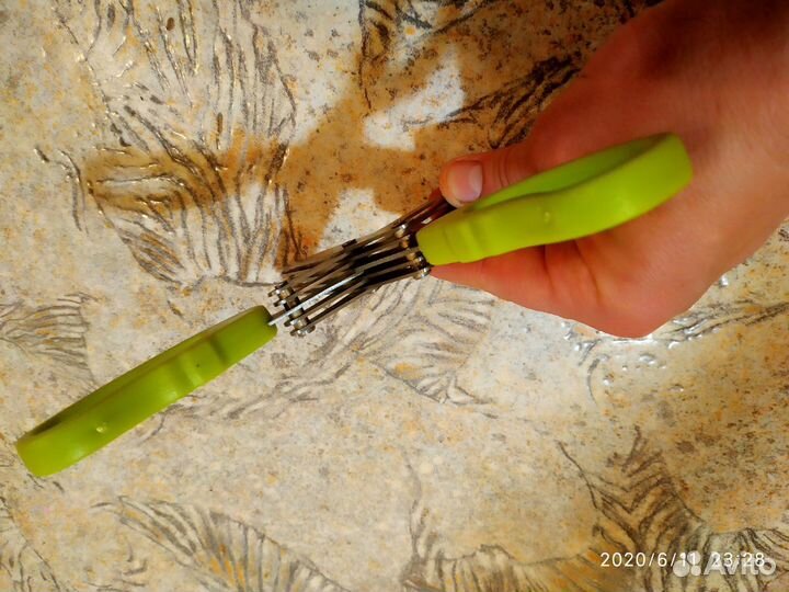 Ножницы для удобной и быстрой нарезки зелени в сал