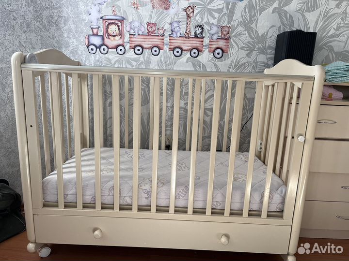 Детская кроватка