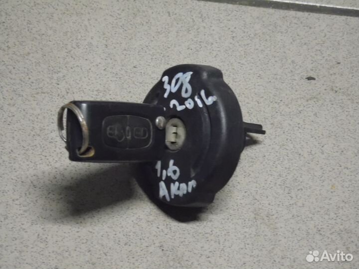 Лючок бензобака с ключом Ситроен Берлинго Б9