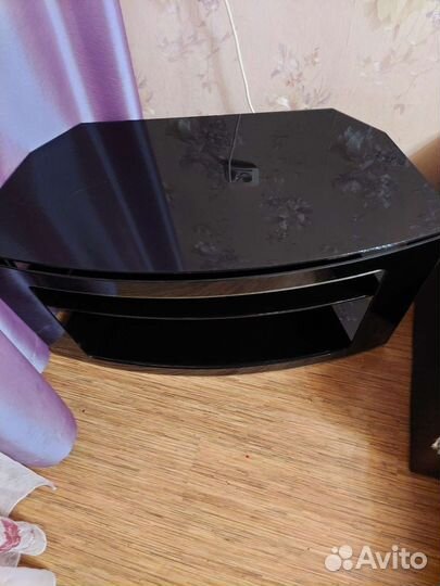 Стеклянная тумба под тв