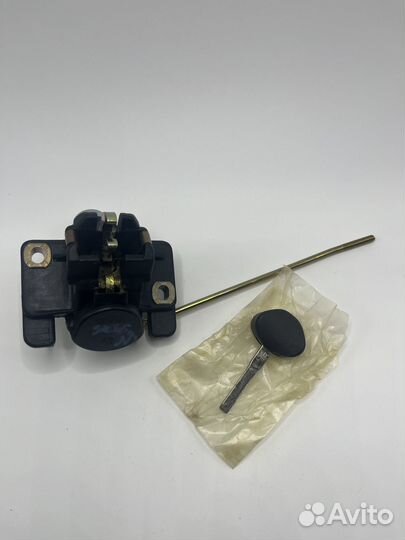 Замок багажника W124 Новый и оригинальный