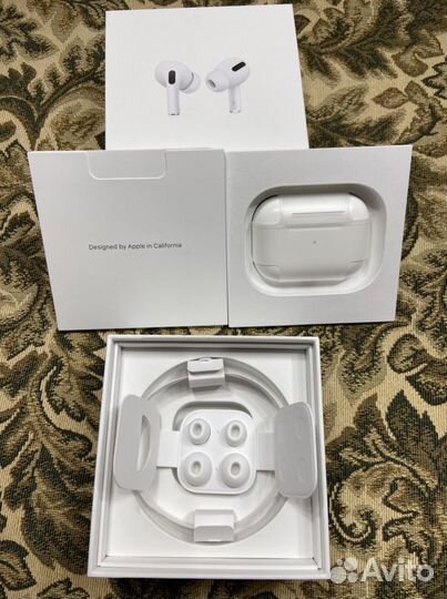 Оригинальный кейс от наушников AirPods Pro