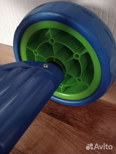 Трехколесный велосипед с ручкой