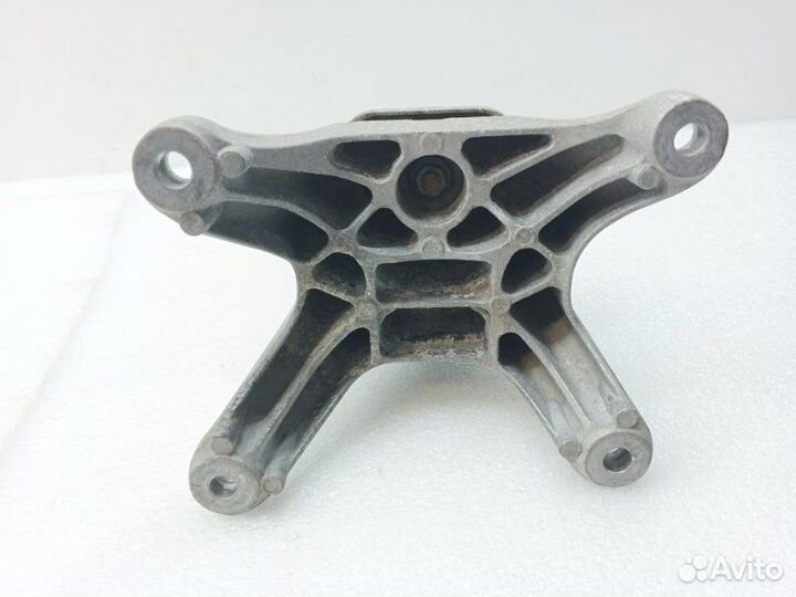 Опора кпп Audi A6 C7 1.8 CYG 2018