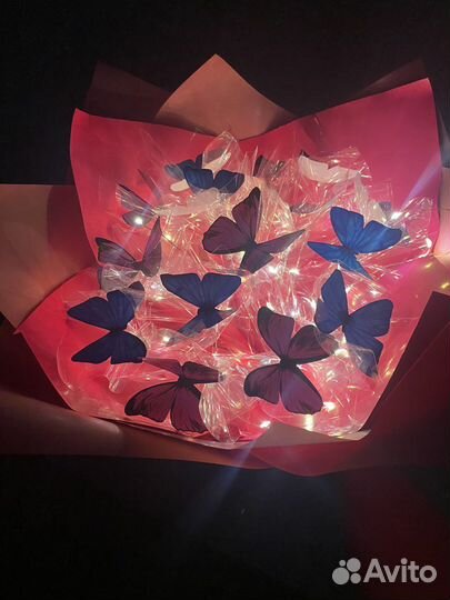 Светящийся букет из бабочек