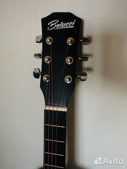 Акустическая гитара