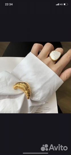 Брошь круассан