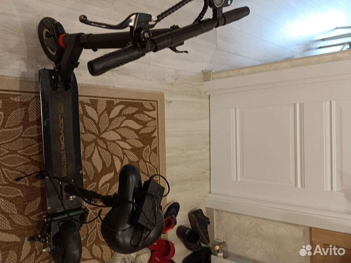 Электронный самокат с сиденьем и с зарядкой