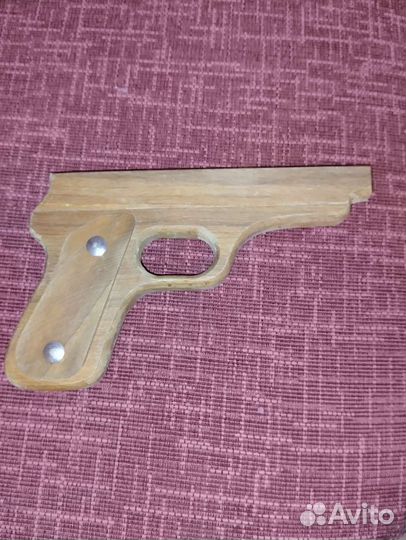 Детский деревянный пистолет