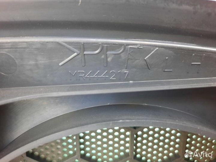 Решетка динамика задняя левая Mitsubishi Lancer 9