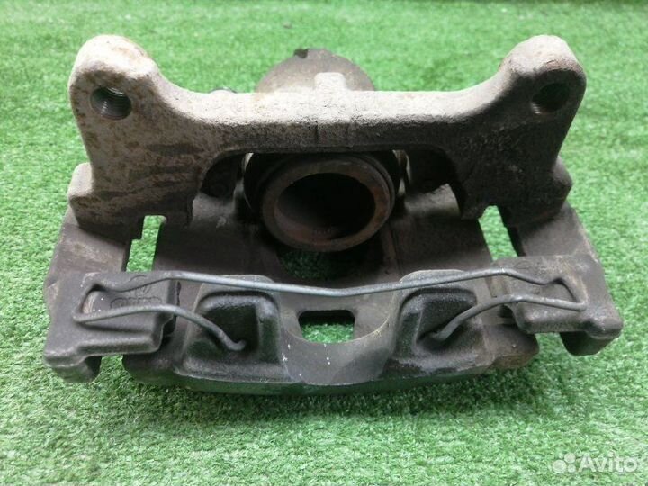 Суппорт передний левый Audi Q3/RS Q3