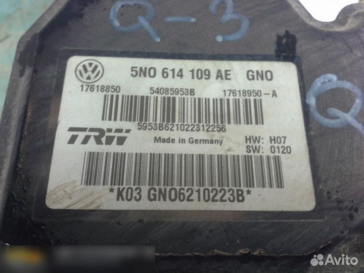 Блок ABS (насос) Audi Q3 2012
