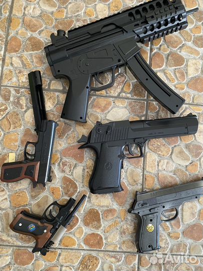 Игрушки, замок