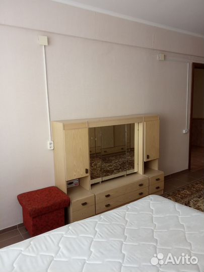 Трюмо с зеркалом