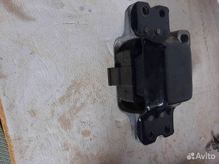 Опора двигателя левая