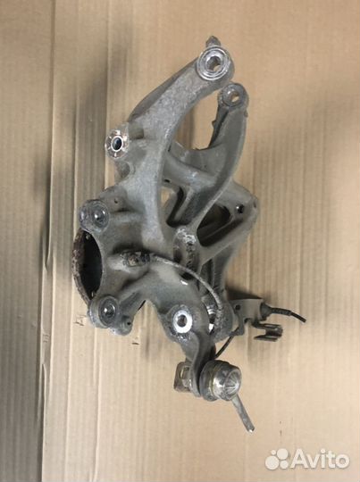 Цапфа задняя левая Peugeot 407