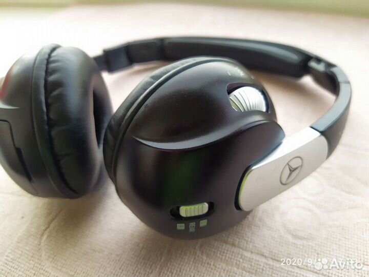 Наушники Mercedes Benz