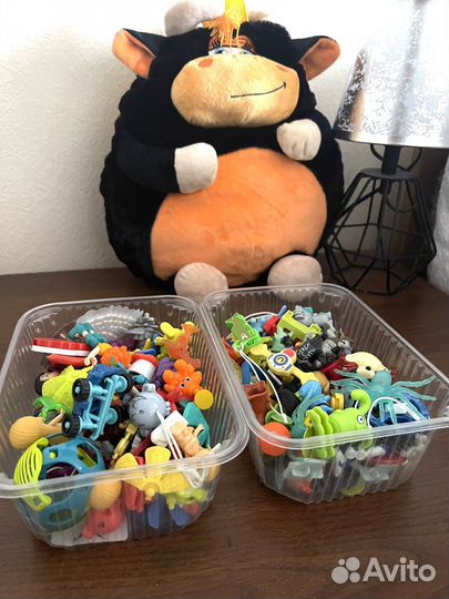 Киндер-сюрпризы пакетом