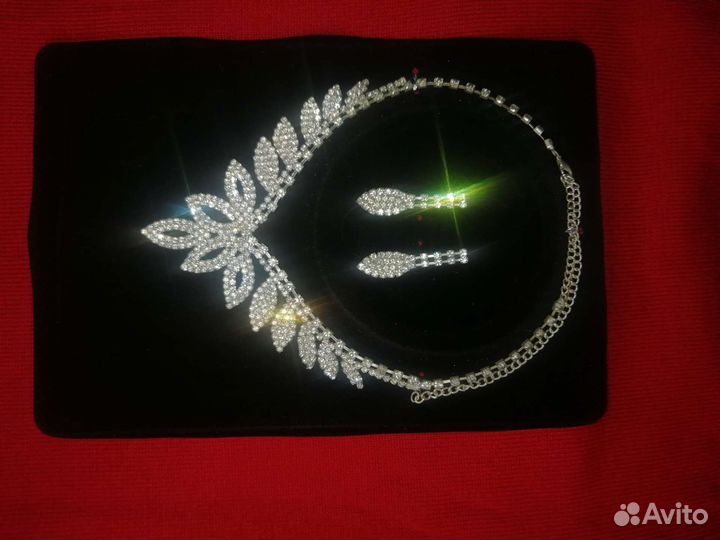 Колье с серьгами
