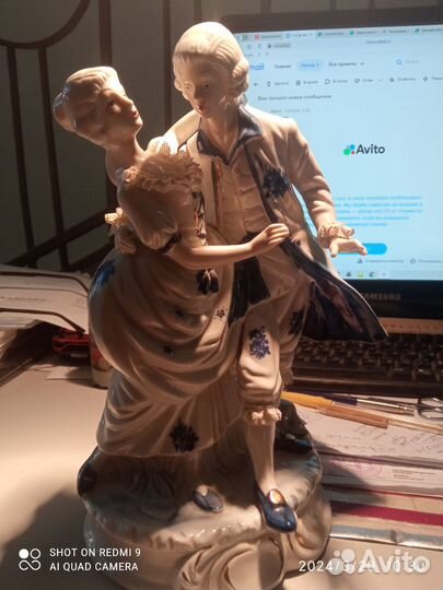 Статуэтка фарфор