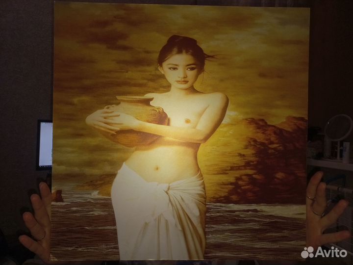 Две картины с женщинами