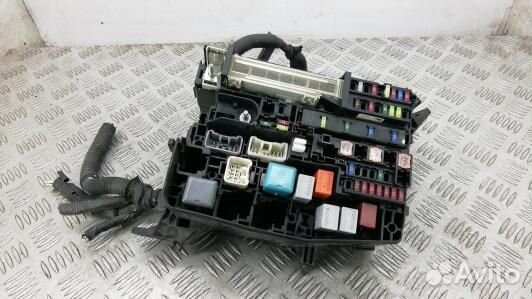 Блок предохранителей toyota verso AR2 (99U04M101)