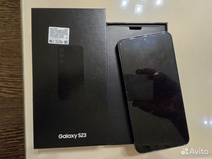 Samsung Galaxy S23, 8/256 ГБ