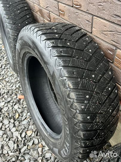 Goodyear UltraGrip 225/65 R17 102