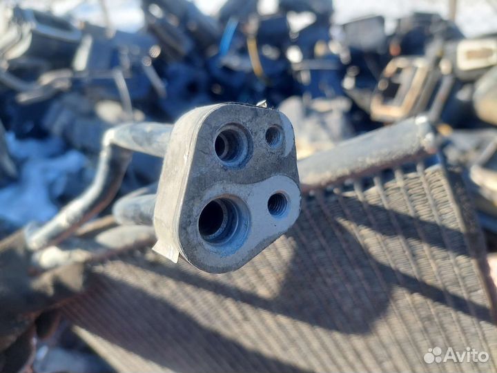 Радиатор кондиционера Mitsubishi Carisma