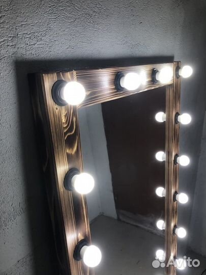 Зеркало напольное в деревянной раме с лампочками