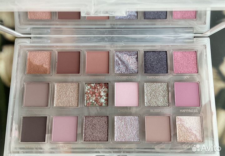Палетка теней Huda Beauty Rose Quartz