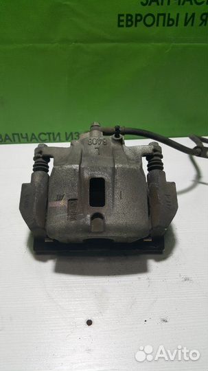 Суппорт передний левый Toyota Harrier GSU30W 2GR